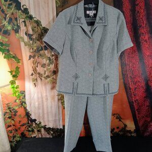 VGUC: Prophecy Sze 16W Sage Gray Embroidered Pantsuit